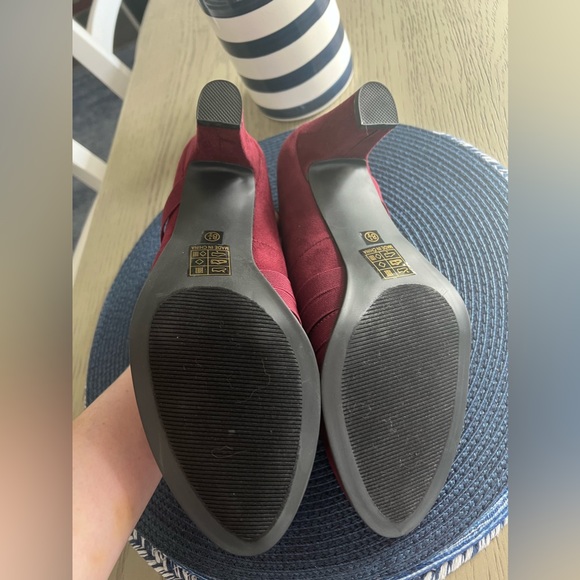 NWT Burgundy heels 8.5 - Picture 3 of 4